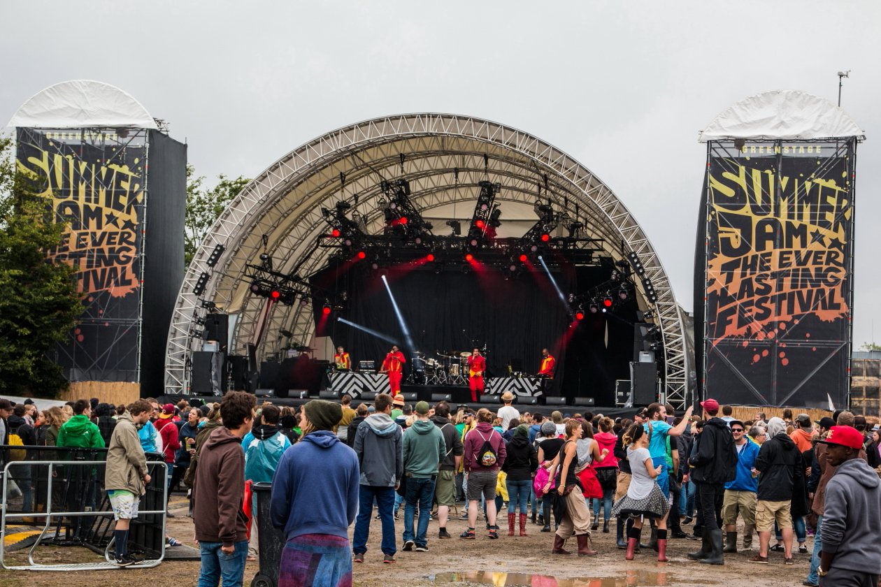 Feiern am Fühlinger See zu Köln: Toots &amp; The Maytals, Nas, Sido, Beenie Man, Damian Marley, Patrice, Protoje, Dub FX, G-Eazy u.v.a. – Das Gelände füllt sich am Samstag.