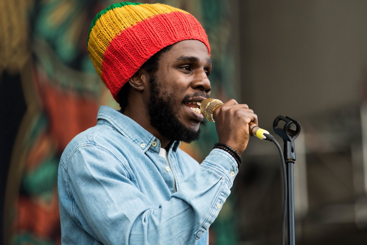 Rot-Gelb-Grün auf der kleinen Insel im Fühlinger See: Raps und Riddims! – Chronixx.