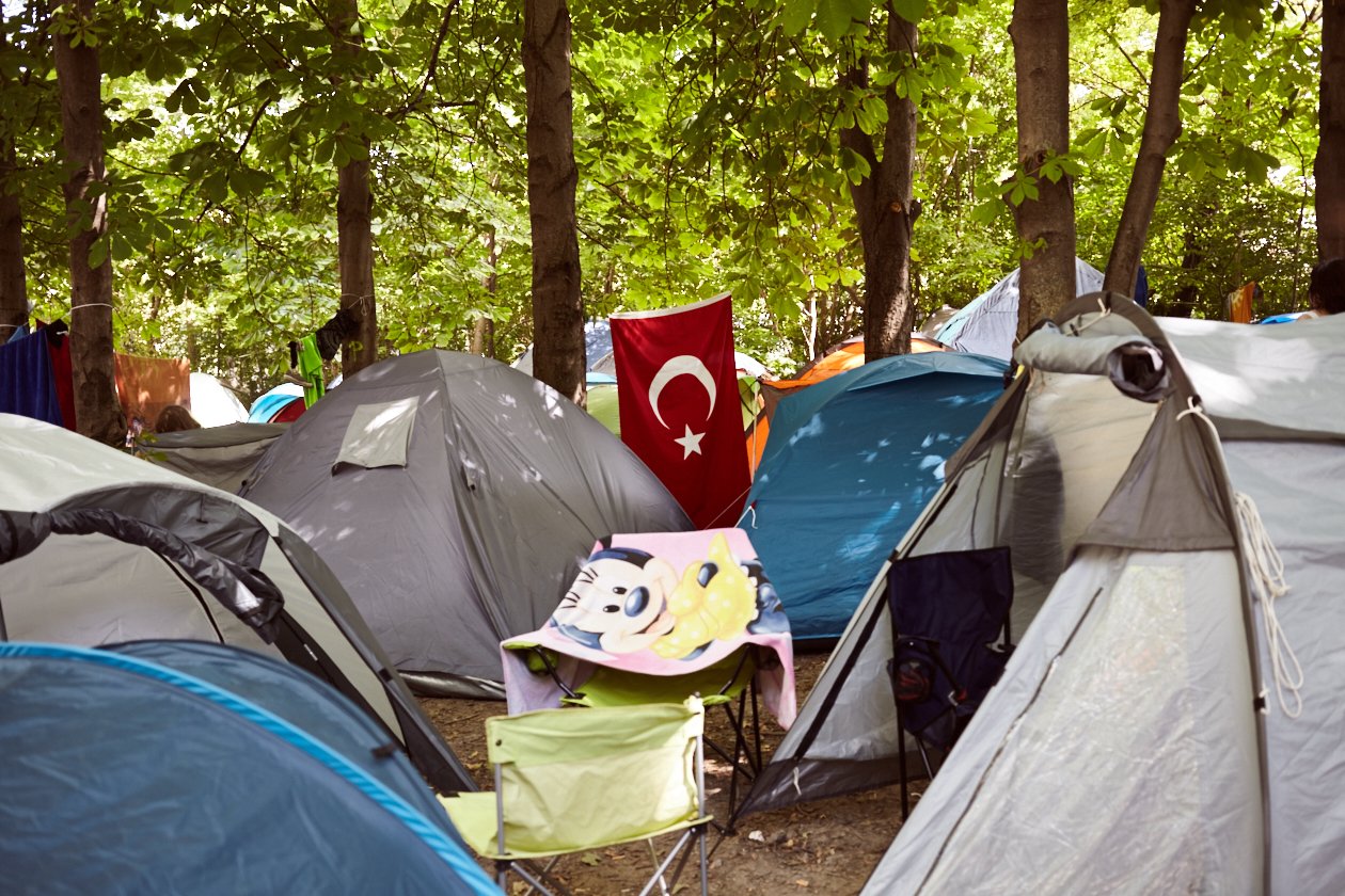 Acht Tage, über 60 Bühnen - Hunderttausende aus der ganzen Welt feiern auf der Budapester Donauinsel. – Dicht an dicht.