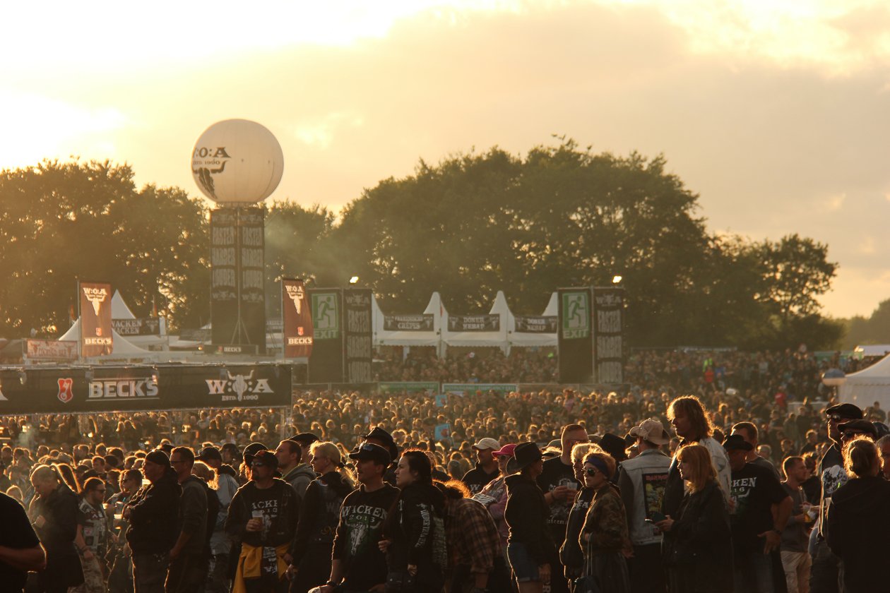 Die 27. Auflage des Metal-Monsters in dem kleinen Dorf Wacken in Schleswig-Holstein. – Das Wetter zeigte sich heute von seiner Schokoladenseite.