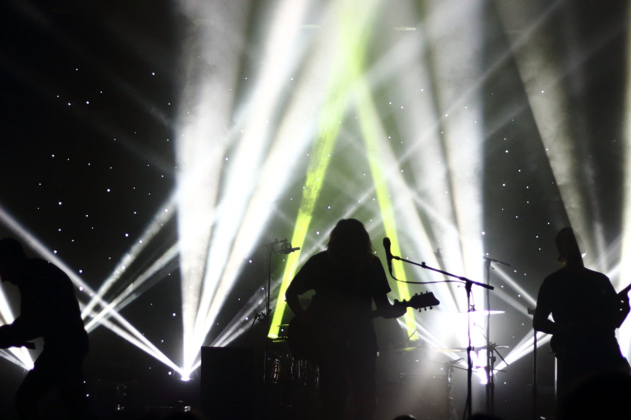 Auf "Epitaph"-Tour mit beeindruckender Lightshow. – God Is An Astronaut.