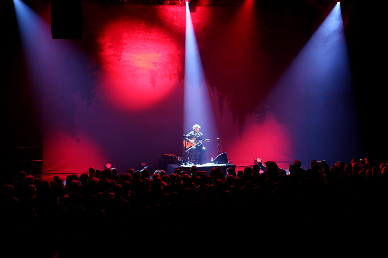 Entspannung pur: der schwedische Singer/Songwriter live. – José González.