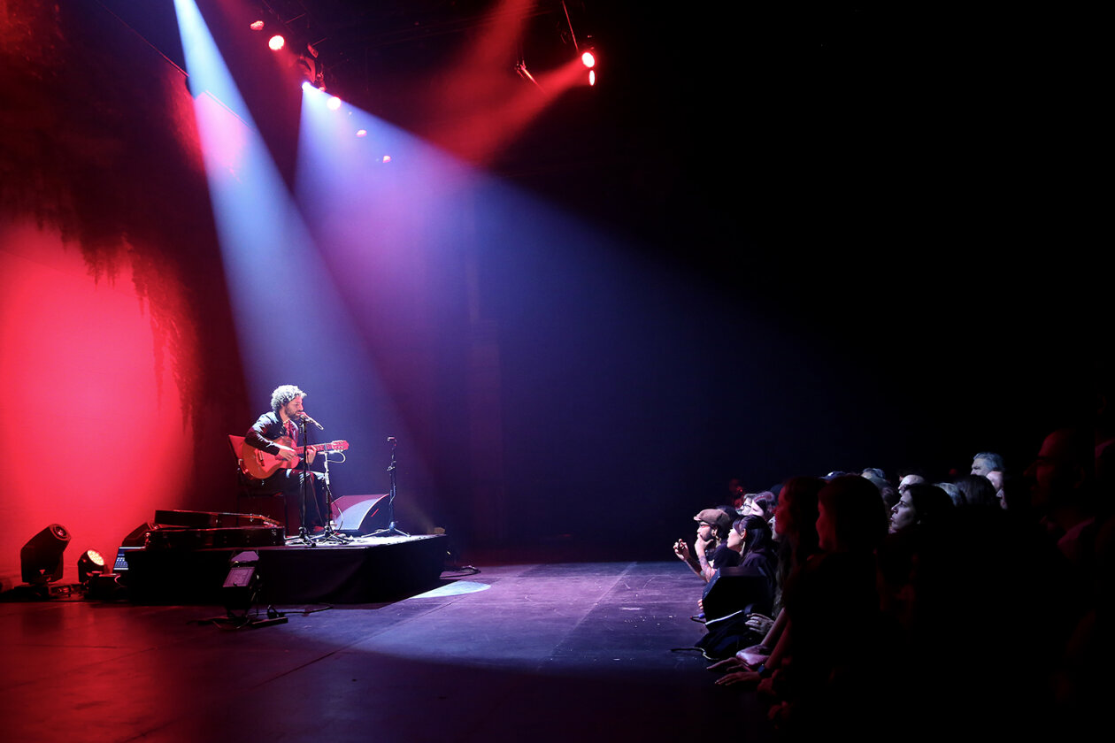 Entspannung pur: der schwedische Singer/Songwriter live. – José González.