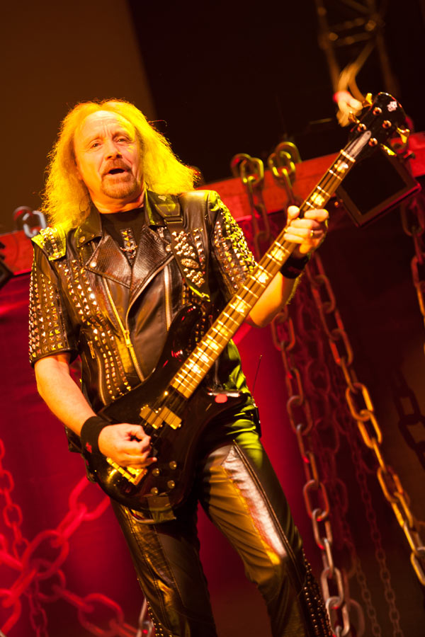 Judas Priest – Die Metal-Urviecher in Düsseldorf. – Bewegungsradius eines Gummibaums: Ian Hill.