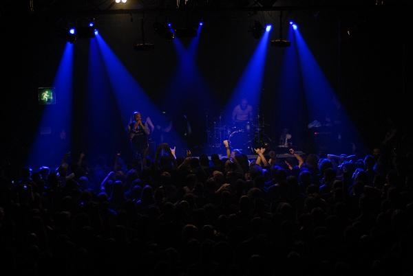 Killswitch Engage – Mit fetter Lichtshow unterwegs im Rohstofflager – 