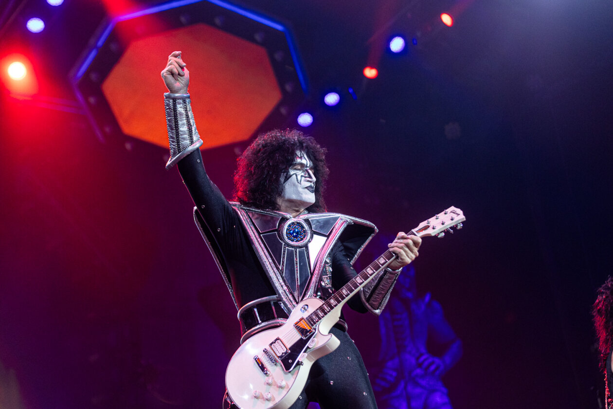 Kiss – Tommy Thayer.