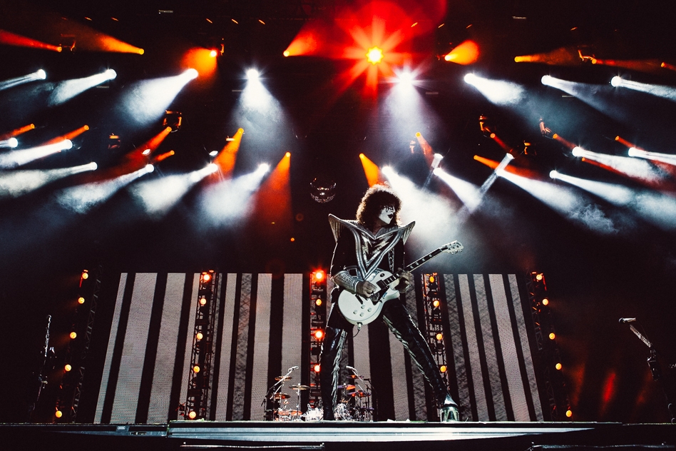 Kiss – Headliner bei der Erstauflage des Festivals. – On guitar.