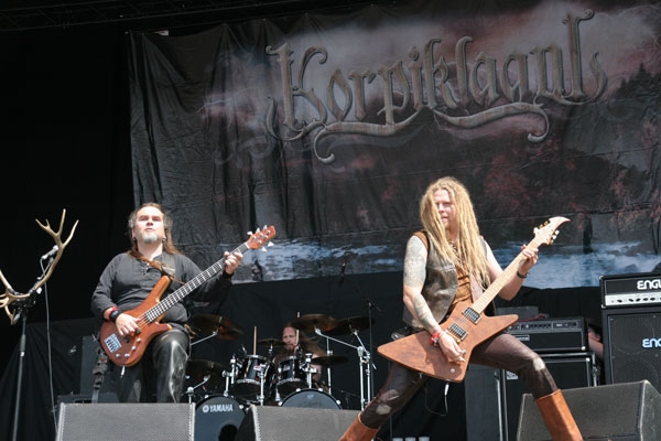 Korpiklaani – Wald- und Wiesen Metal auf der Festival Bühne. – 