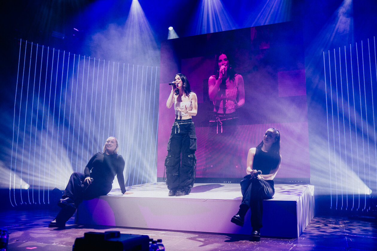 Lena Meyer-Landrut – Das Live-Comeback der 33-jährigen Sängerin mit drr neuen Platte "Loyal To Myself" im Gepäck. – Lena.