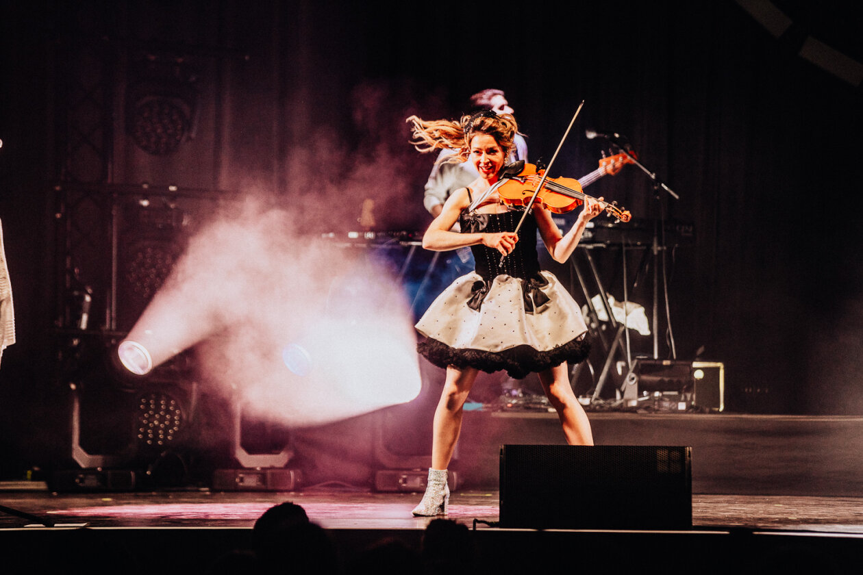 Weihnachtsshow: Die kalifornische Violistin und Komponistin auf Snow Waltz Tour. – Lindsey Stirling.