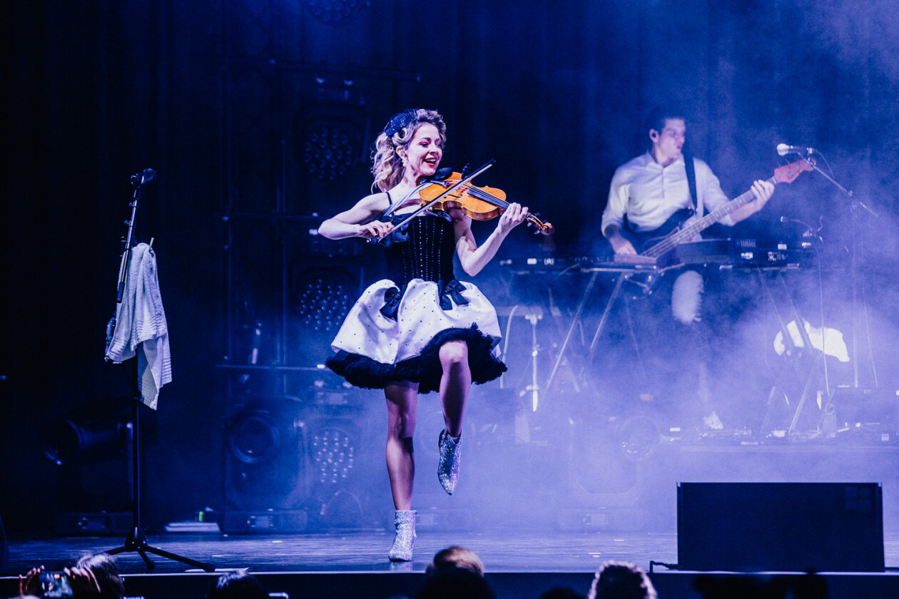 Weihnachtsshow: Die kalifornische Violistin und Komponistin auf Snow Waltz Tour. – Lindsey Stirling.