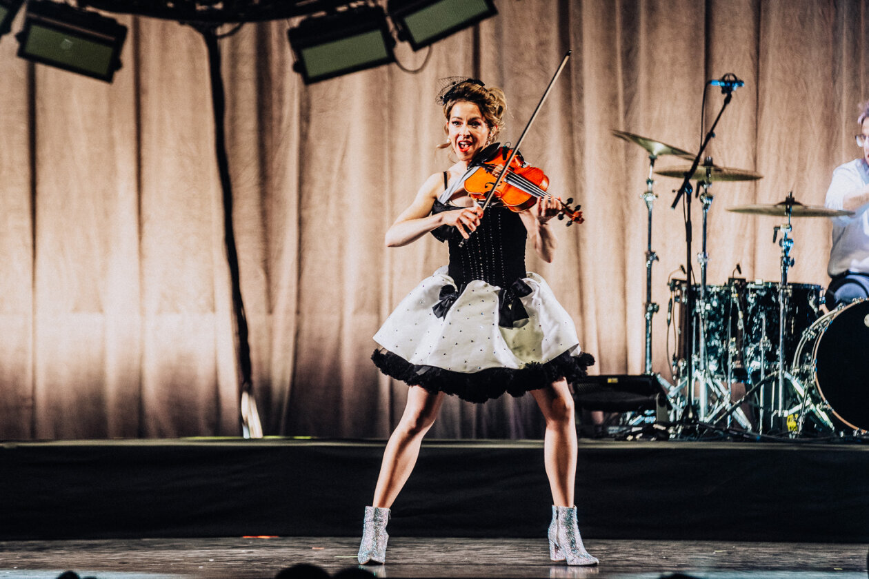 Weihnachtsshow: Die kalifornische Violistin und Komponistin auf Snow Waltz Tour. – Lindsey Stirling.