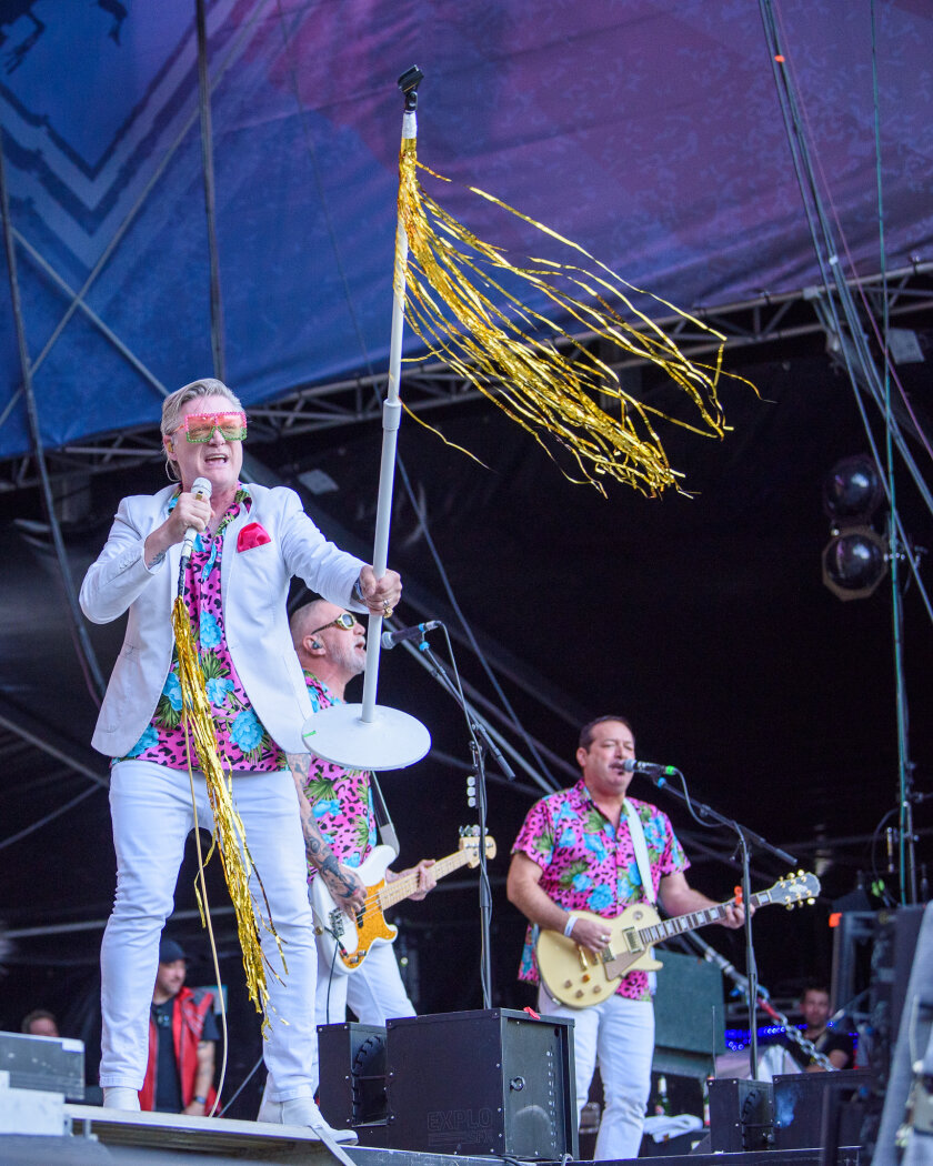 Punkrock zwischen Hawaii-Urlaub und Elvis Presley. – Me First And The Gimme Gimmes.