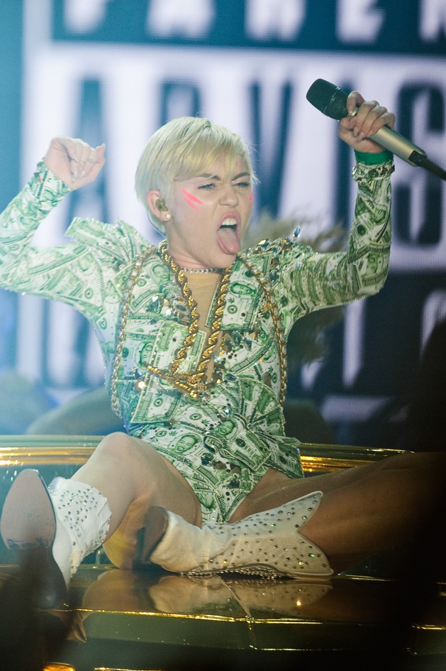 Miley Cyrus – Ein kleines bisschen Pornoshow. – anders.