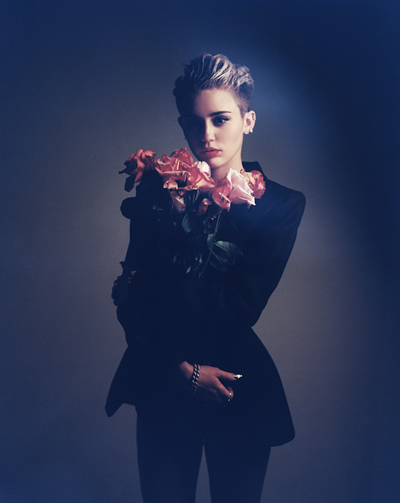 Miley Cyrus – Mileys neuer Look zum 2013 erschienenen Album "Bangerz". – Aber wir haben dich trotzdem alle lieb, Miley.