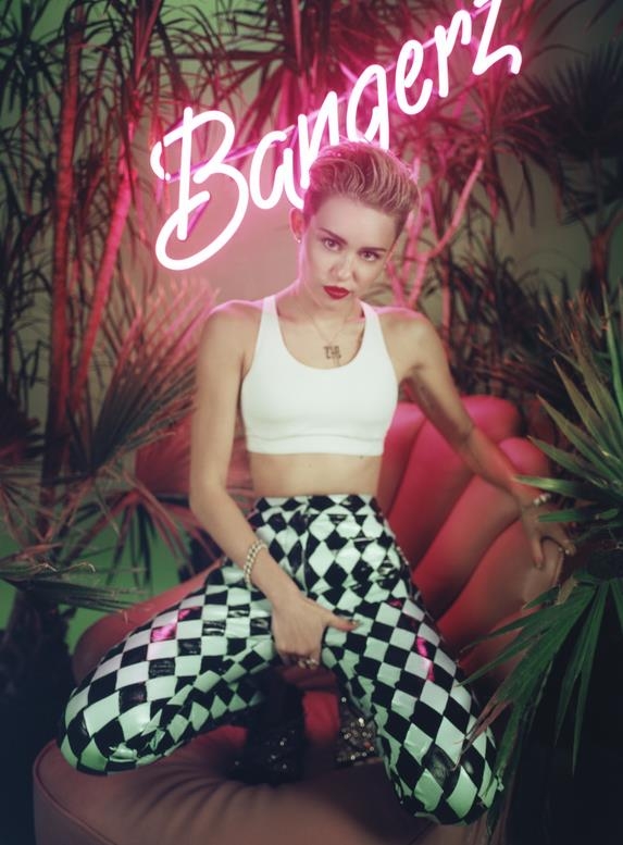 Miley Cyrus – Mileys neuer Look zum 2013 erschienenen Album "Bangerz". – Von "Hannah Montana" ist inzwischen nichts mehr zu sehen.