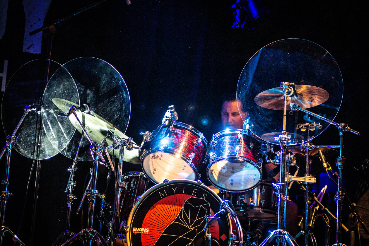 Myles Kennedy – Drummer Zia Uddin.
