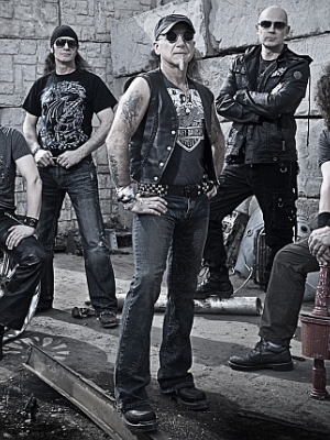 Accept: Zwei Vorab-Videos zu 