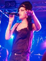 Amy Winehouse: Spuck-Attacke und Label-Gründung