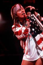 Guns n' Roses: Axl Rose wieder mit Flaschen beworfen