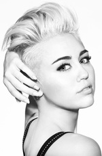 Miley Cyrus: Sängerin küsst Katy Perry