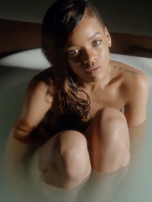 Rihanna: Problem in der Badewanne