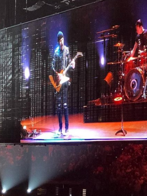 U2: Spektakulärer Tour-Start