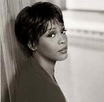 Whitney Houston: Drogen in die Klinik geschmuggelt