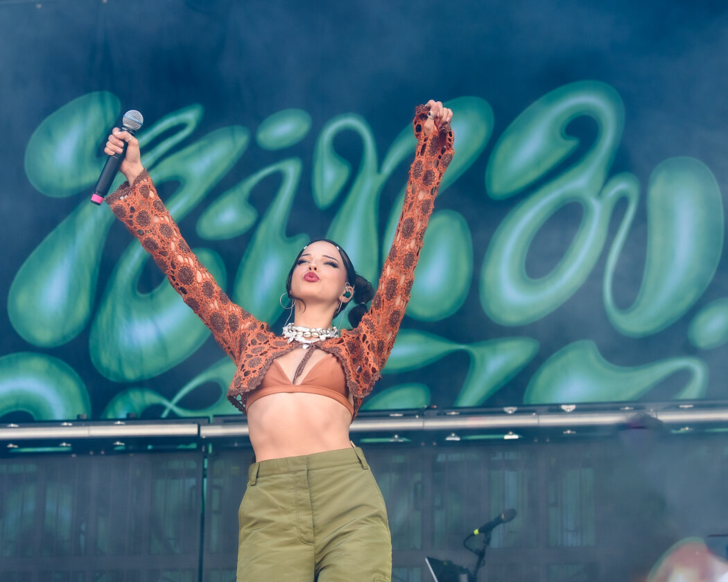 Die deutsche Rapperin und Sängerin hat ihr junges Publikum stets im Griff. – Nina Chuba.
