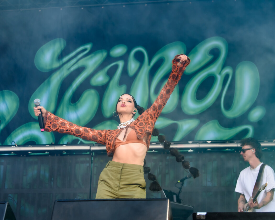 Die deutsche Rapperin und Sängerin hat ihr junges Publikum stets im Griff. – Nina Chuba.