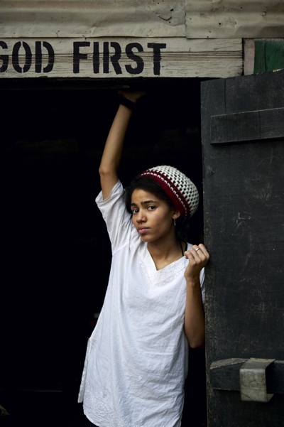 Nneka – ... präsentiert "No Longer At Ease". – 