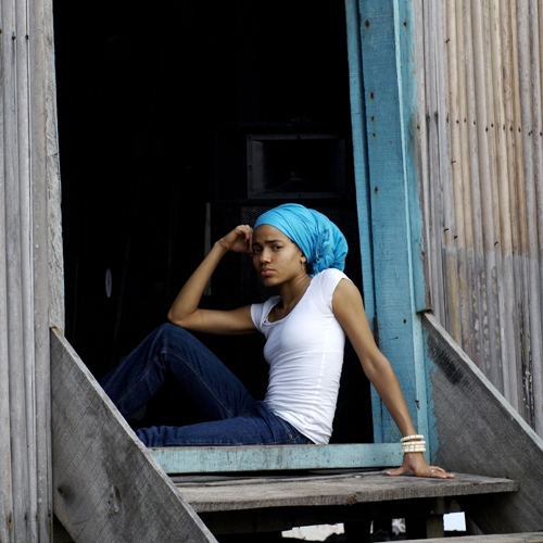 Nneka – ... präsentiert "No Longer At Ease". – 