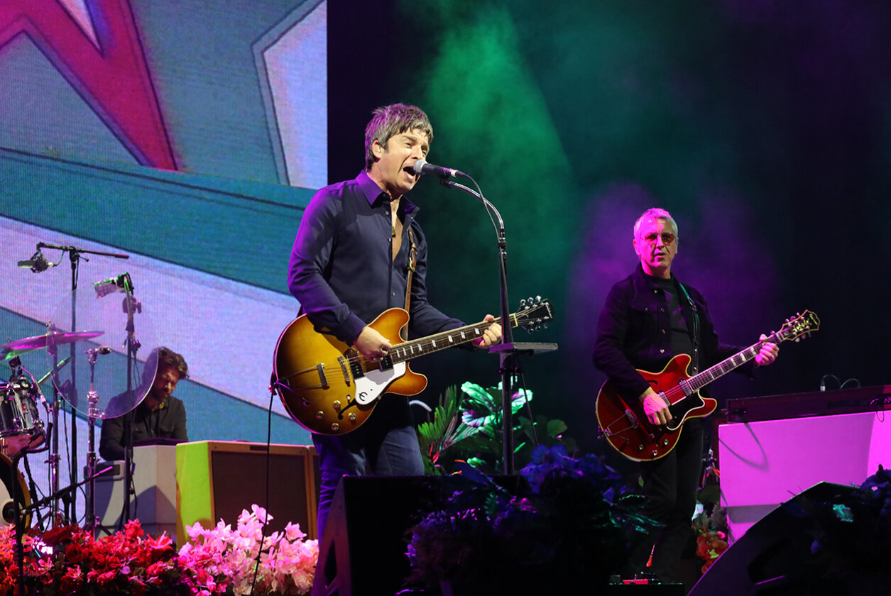 Noel Gallagher's High Flying Birds – Der sympathische Grummler aus Manchester beim exklusiven Deutschlandgig. – Sind wir noch im Rhythmus? Noel Gallagher.