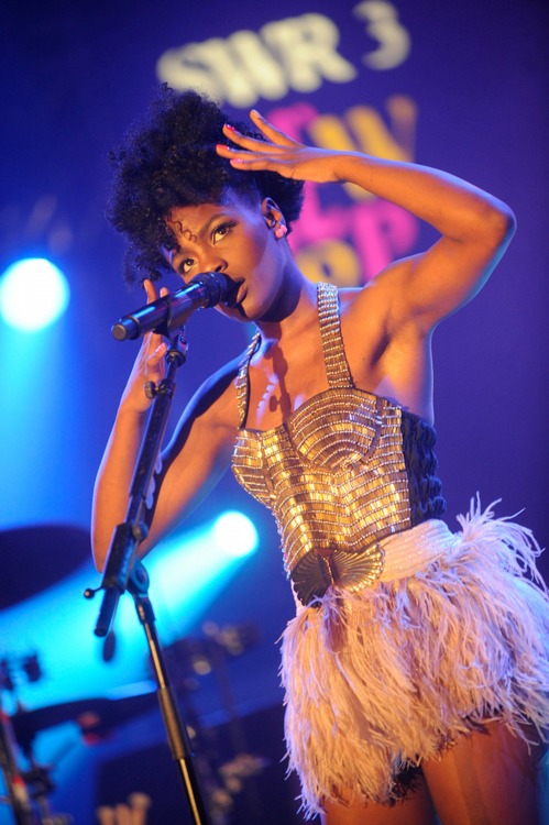 Frontfrau Shingai im Kurhaus Baden-Baden. – Noisettes live in Baden-Baden