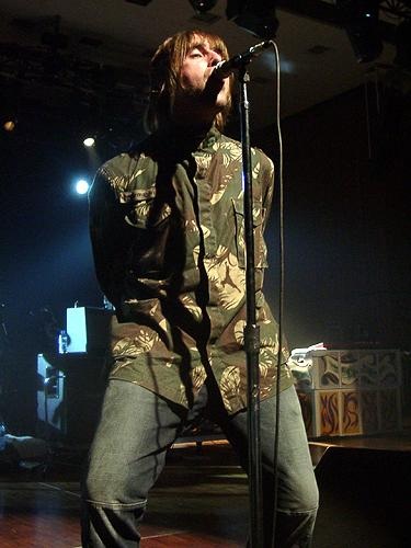 Oasis – Die Inseltwins bei ihrem Auftritt am 29.11.2002 im Messecentrum B. – Er steht und steht ...
