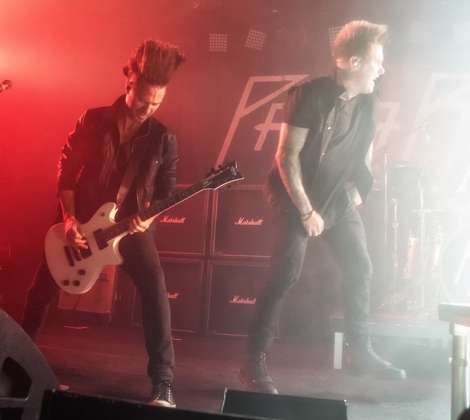 On stage mit In Flames. – Papa Roach.