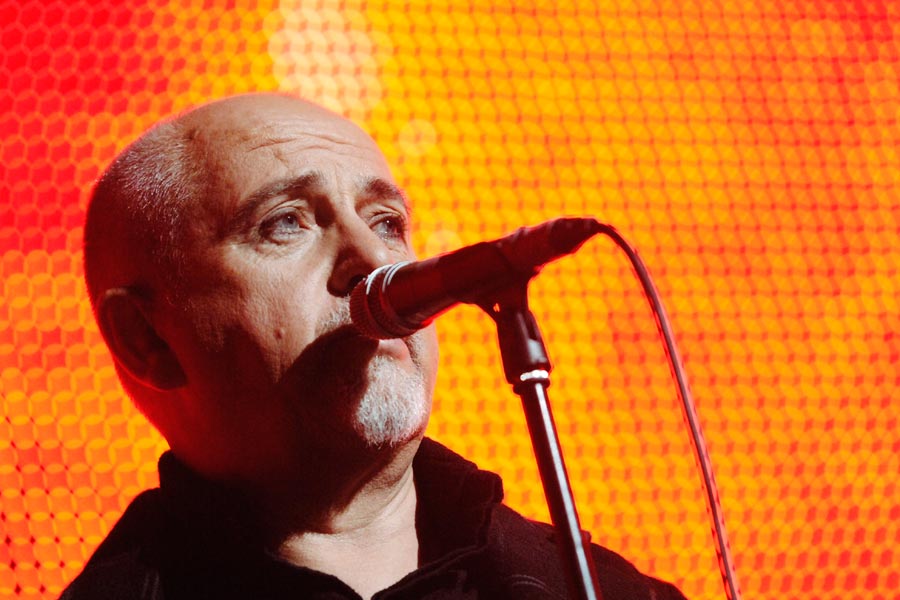 Ein Abenteuer war angekündigt und die ausverkaufte Arena bekam es – Peter Gabriel live in Köln.