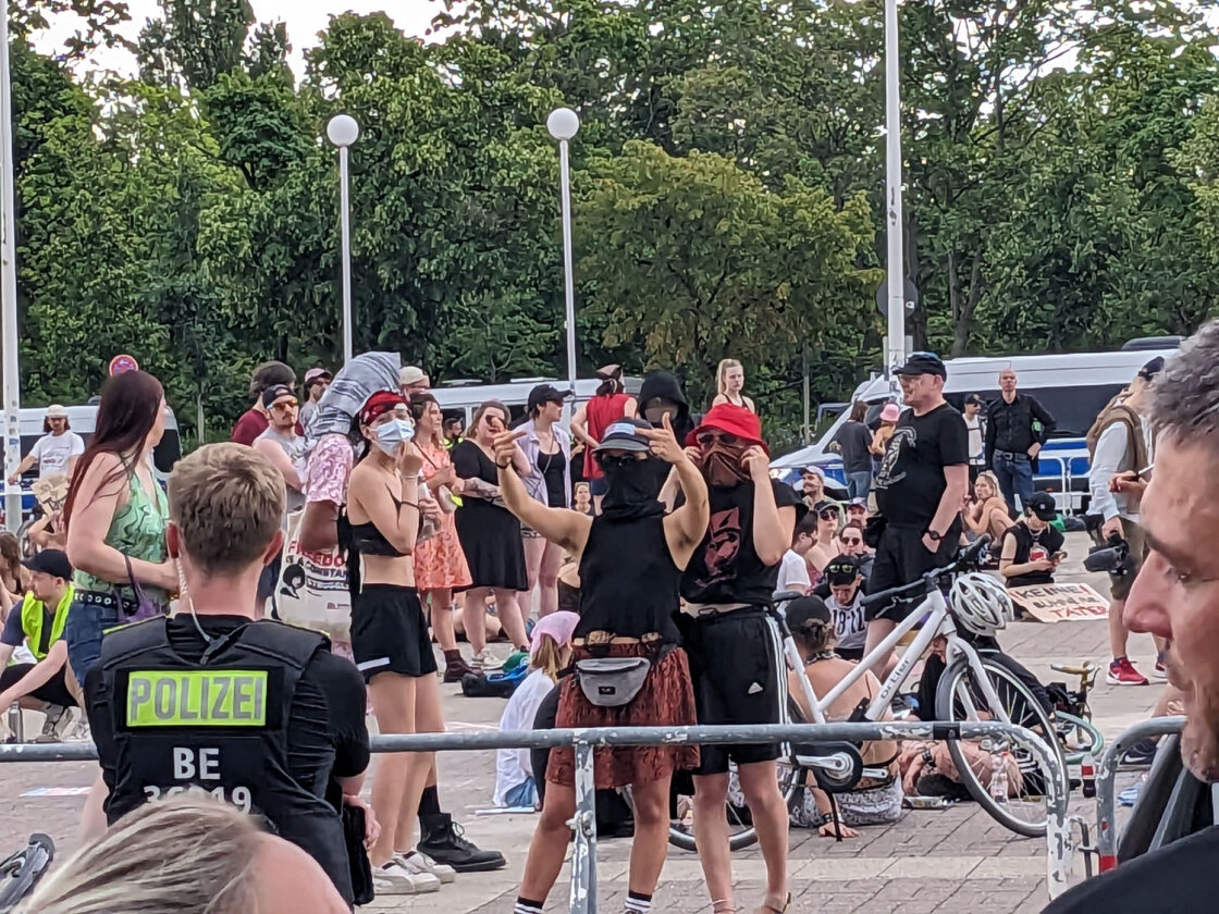 Rammstein – Demo vor dem Olympiastadion