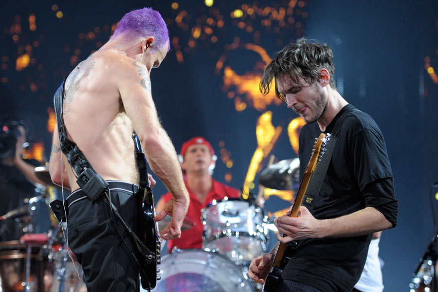 Red Hot Chili Peppers – Kiedis, Flea und Co. rocken die Crowd. – ... im Oktober nun die Rückkehr in die große Arena: die Chilis.