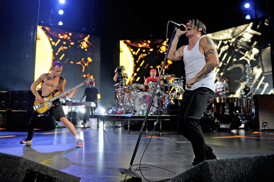 Red Hot Chili Peppers – Kiedis, Flea und Co. rocken die Crowd. – Die Peppers in Köln.