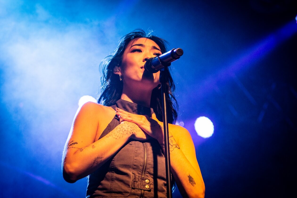 Rina Sawayama auf 'Hold The Girl'-Tour. – Rina Sawayama in Berlin.