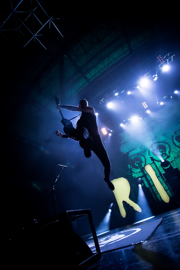 Rise Against – Die "Black Market"-Tour machte Halt am  Main. – Zach Blair.