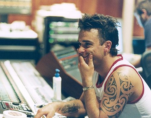 Robbie Williams – Pressefotos vom schönen Robbie. – 