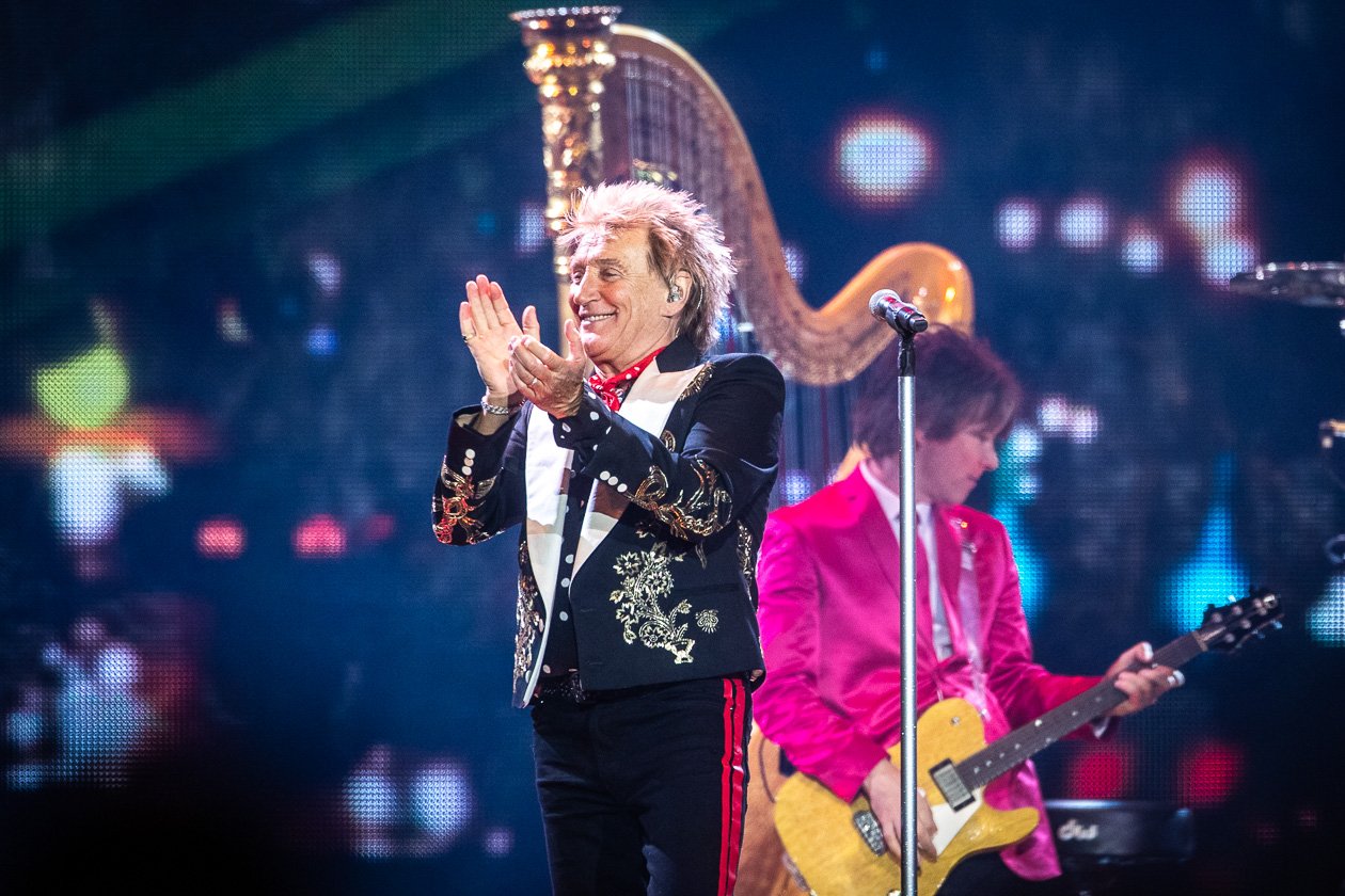 Have a drink on him!  Zum Auftakt der Europatour in Berlin. – Rod Stewart.