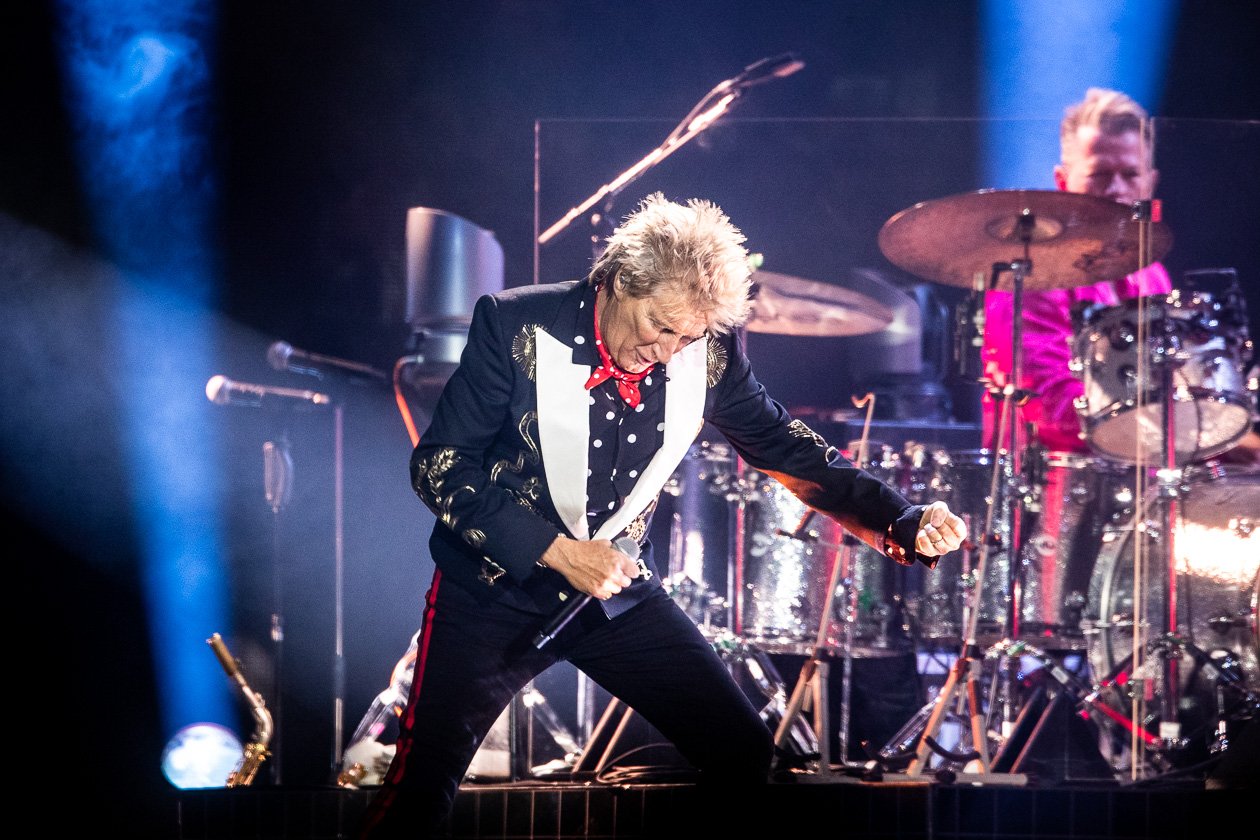 Have a drink on him!  Zum Auftakt der Europatour in Berlin. – Rod Stewart.