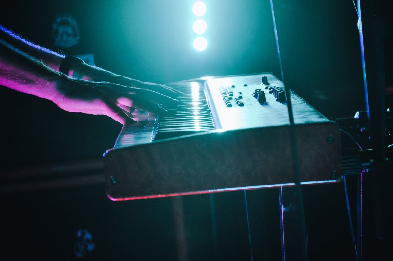 Rolo Tomassi – Die Power des Mathcore im Nacken: Die Briten mit einer kunterbunten Show im Kölner MTC. – Nord Stage.