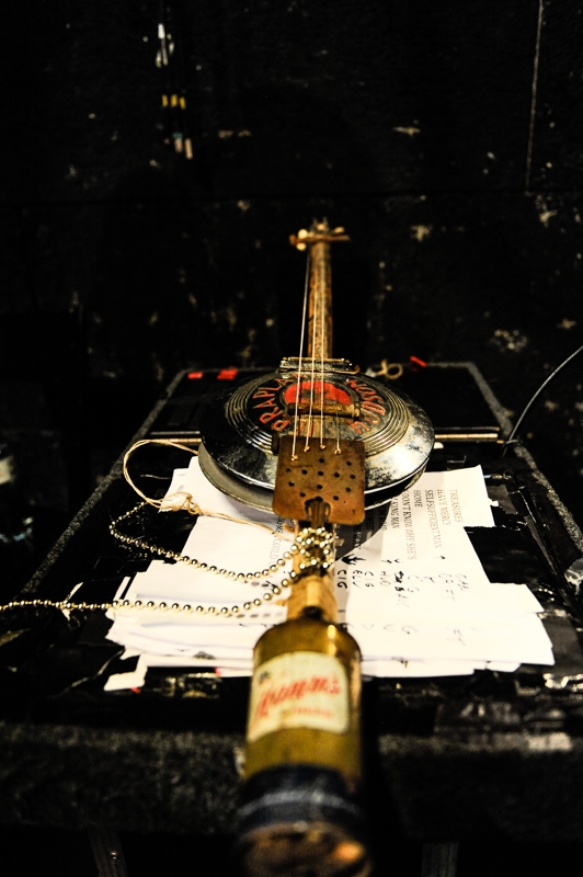 Seasick Steve und seine Gitarren in Zürich. – Seasick Steve, Zürich, 2013