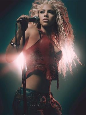 Shakira im Studio und auf der Bühne. – 