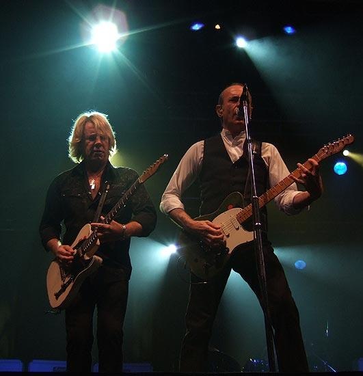 Status Quo – Im Oktober 2006 gaben Rossi, Parfitt und Co. ein ausverkauftes Konzert in Lörrach. – 