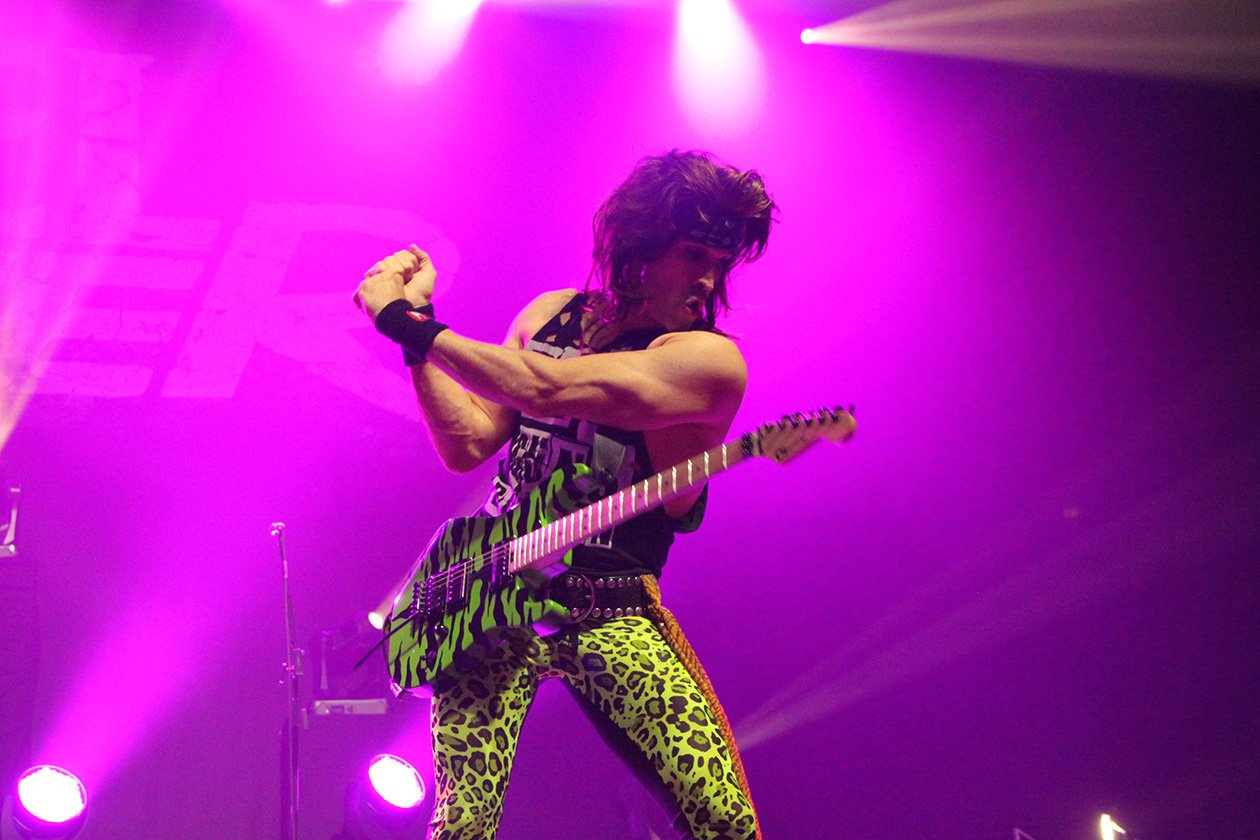 Steel Panther – Der ultimative Glam-Metal-Zirkus gastierte auch im Schwabenland. – On stage.